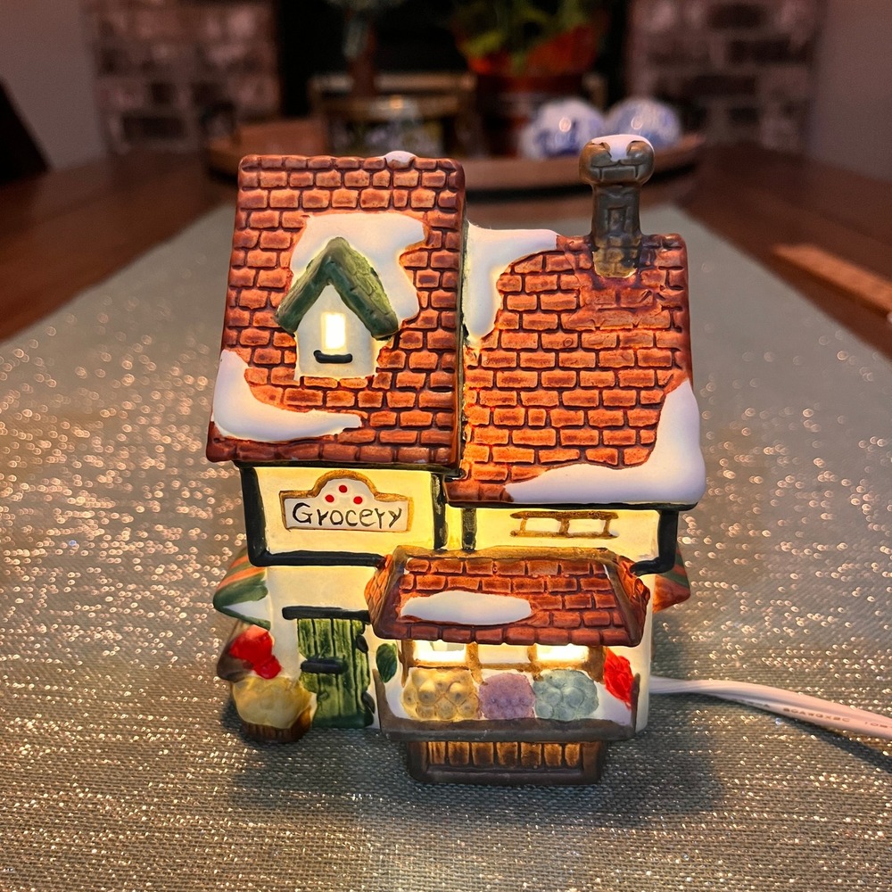 Dickens' Keepsake Heritage Porcelain Lighted 5" Grocery Store J1410 *no box